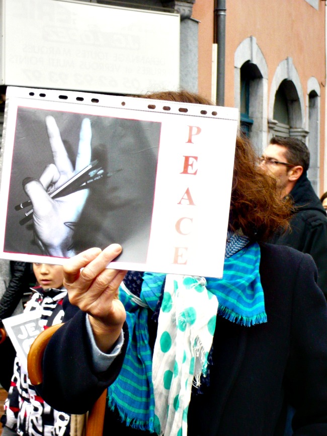 Charlie Hebdo porte plainte après la diffusion de fausses Unes pro-russes