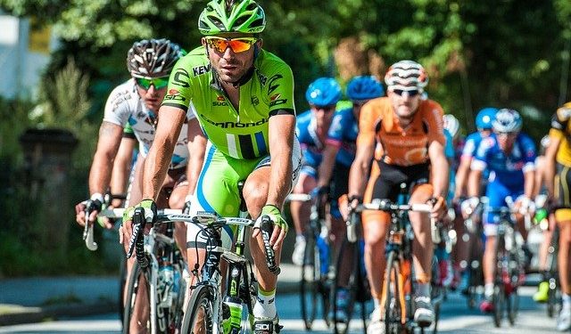 La victoire de Vingegaard, la chute de Pogacar, les exploits de Van Aert en vidéo