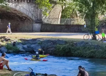 Avec la canicule, de nombreux Tarbais profitent de la fraicheur de l'Adour