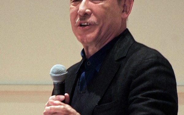 Le styliste japonais Issey Miyake meurt à l'âge de 84 ans