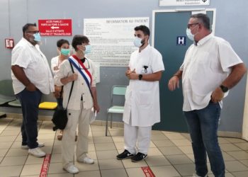 La députée Sylvie Ferrer en visite à l'hôpital de Tarbes