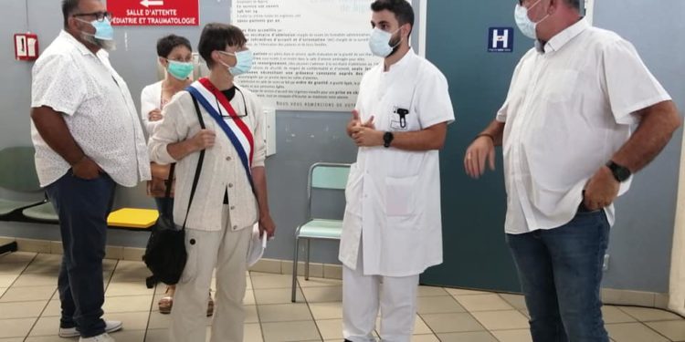 La députée Sylvie Ferrer en visite à l'hôpital de Tarbes