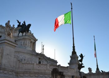 Victoire de l'extrême droite en Italie : qui est Giorgia Meloni