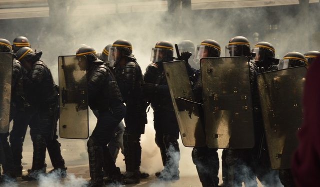Violentes émeutes dans le centre-ville de Rennes jeudi