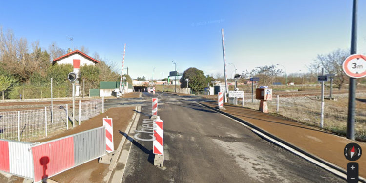 Sa voiture percute un train, une jeune femme de 25 tuée à Toulouse