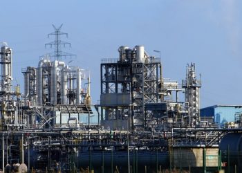 Pénuries de carburant, grève prolongée dans les raffineries