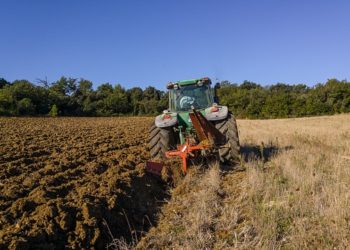 Des agriculteurs manifestent face au risque de pénurie de carburant
