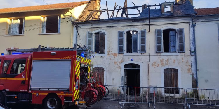 Incendie à Tarbes, peu de dégâts école Victor Hugo, la maison voisine totalement détruite