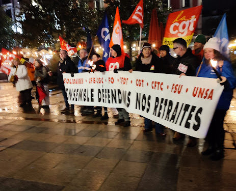 Tarbes - une marche aux flambeaux pour dire non à la réforme des retraites