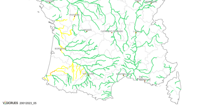 L'Adour en crue dans les Landes placées en alerte météo vigilance orange