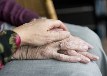 Décès de soeur André, doyenne de l'humanité, hommage d'Emmanuel Macron