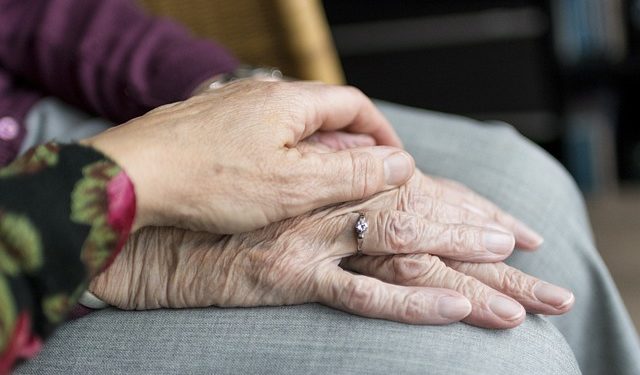 Décès de soeur André, doyenne de l'humanité, hommage d'Emmanuel Macron