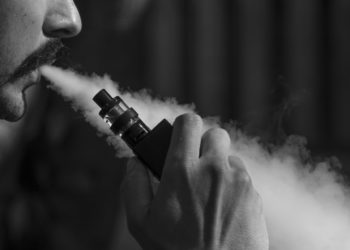 Cigarettes électroniques : vers l'interdiction des saveurs ?