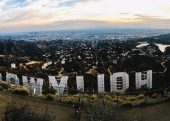 En Californie, importantes chutes de neige et rare blizzard autour de Los Angeles