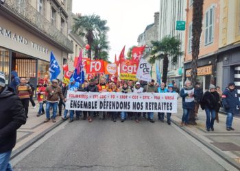 encore 10 000 manifestants samedi matin à Tarbes contre la réforme des retraites.