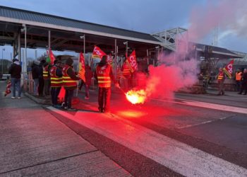 Réforme des retraites - opération péage gratuit à Tarbes