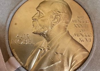 Biélorussie, le prix Nobel de la paix Ales Bialiatski condamné à 10 ans de prison