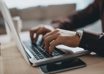 TECH utilise la Méthode des Cas de Harvard dans ses programmes universitaires afin d'améliorer les systèmes d'apprentissage