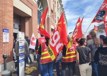 Tarbes - après la Poste, des manifestants envahissent la gare et l'ARS