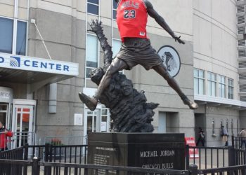 Une paire de baskets portée par Michael Jordan vendue plus de 2 millions de dollars
