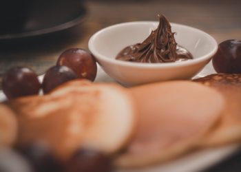 C’est la star du petit déjeuner et du goûter. Bio, allégée en sucre, sans huile de palme… La pâte à tartiner se décline dans une multitude de références et il n’est pas toujours facile de faire le bon choix. Quelle est la meilleure pâte à tartiner d’un point de vue nutritionnel ? Voici le verdict de Yuka, l’application indépendante qui note les aliments.