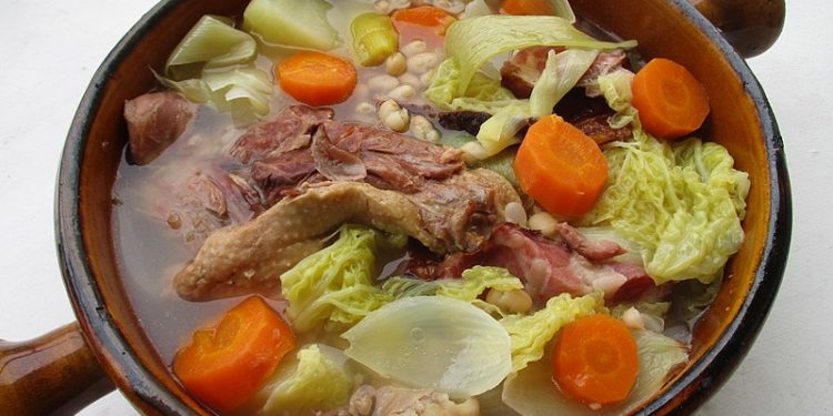 Vallée de Lesponne, l'Auberge Chez Gabrielle fête son 1er anniversaire avec Garbure à volonté