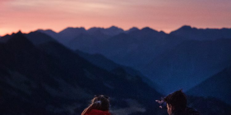 Les refuges du Parc national rouvrent progressivement afin d’accueillir, pour une halte ou une étape, jusqu’en septembre 2023, les randonneurs. Depuis mercredi 17 mai, le refuge d’Ayous (vallée d'Ossau), a lancé la saison. En suivant, le refuge des Espuguettes (vallée de Luz-Gavarnie) ouvrira le samedi 27 mai, puis le refuge de Migouélou (val d'Azun) le samedi 10 juin 2023. Enfin, après des travaux de rénovation d’envergure engagés par le Parc national des Pyrénées, dans le cadre du plan France relance, et un été 2022 portes closes, le refuge d’Arlet (vallée d’Aspe) ouvrira ses portes à partir de la mi-juin.