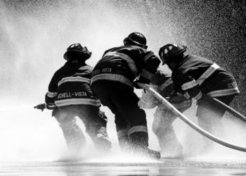 firefighteExplosion à Paris : 24 blessés dont 4 en urgence abolue