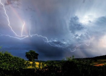 Grêle, dégâts, vents violents, des orages violents ont touché Pau, Toulouse ou St Girons