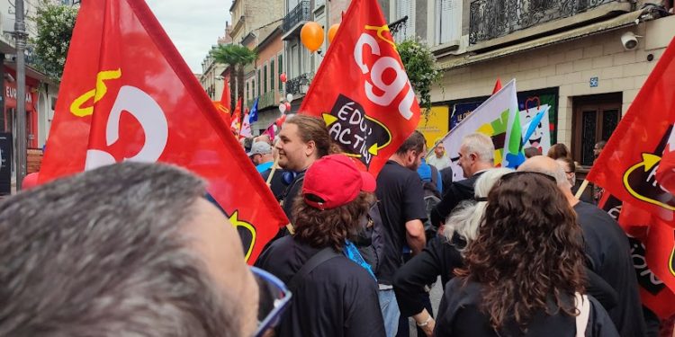 Banderoles, slogans, toutes nos photos de la manif contre la réforme des retraites du 6 juin à Tarbes
