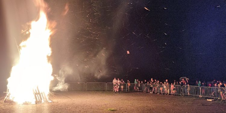 Ibos - malgré l'orage, ils ont célébré le Brandon Feu de la Saint Jean