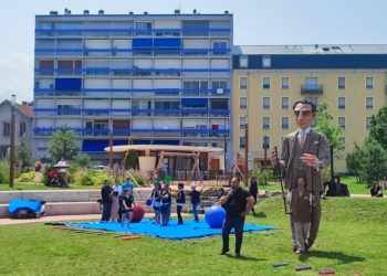Tarbes - les enfants mènent un 1er spectacle dans l'amphithéâtre de la Place au Bois