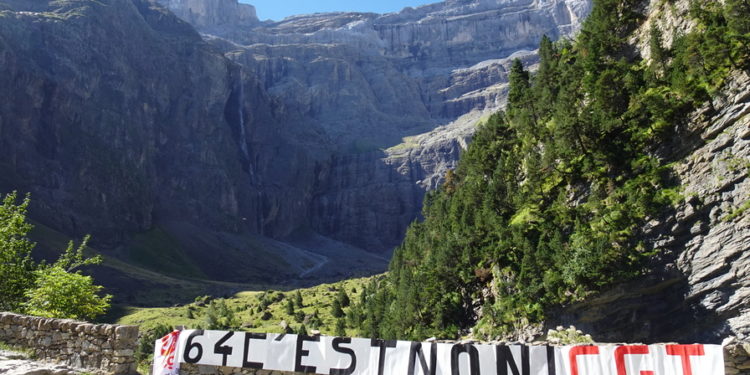 La CGT affiche sa détermination contre la retraite à 64 ans face au cirque de Gavarnie