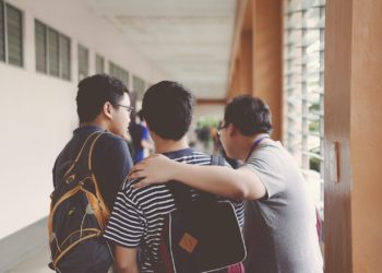 Harcèlement scolaire : des parents portent plainte contre Tiktok après le suicide de leur fille
