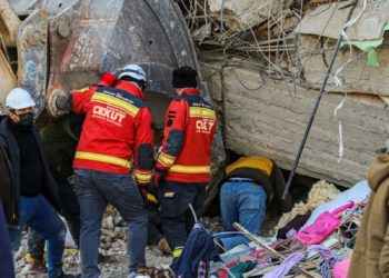 Séisme au Maroc : les secours s’intensifient, plus de 2.100 morts