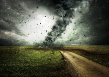 D'importants dégâts après le passage d'une tornade à Juvigné en Mayenne