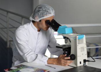 Qu'est ce que le botulisme qui a entraîne la mort d'un malade et 8 hospitalisations