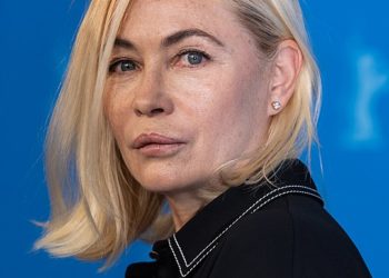à 60 ans, Emmanuelle Béart brise le silence