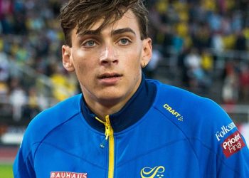 Armand Duplantis signe un nouveau record du monde