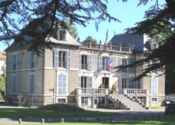 Découvrez la nouvelle couleur des façades de la mairie de Bagnères de Bigorre