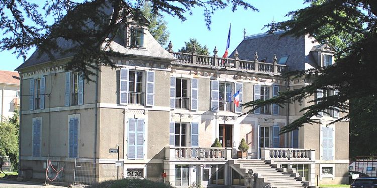 Découvrez la nouvelle couleur des façades de la mairie de Bagnères de Bigorre