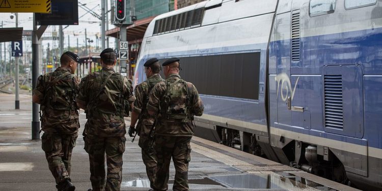 Plan Vigipirate maximun militaire Arras Tarbes