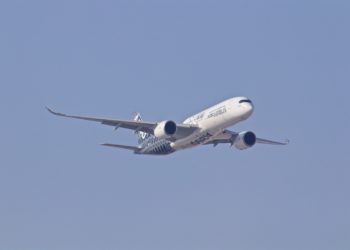 « Les bébés nés à bord d’un avion voyagent gratuitement toute leur vie » : mythe ou réalité ?