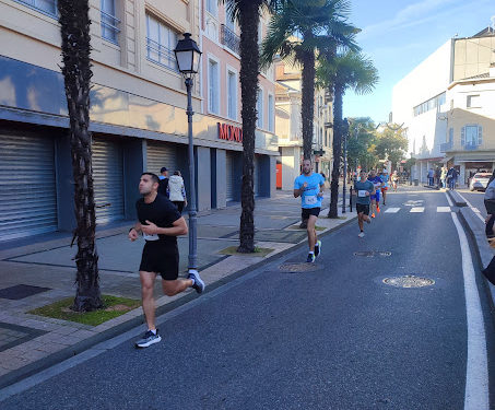 Exploit, souffrance, joie pour les 2000 participants du 40e semi marathon Lourdes Tarbes, nos photos