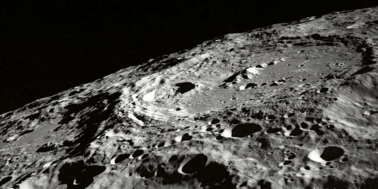 Une base sur la Lune en 2040 ?