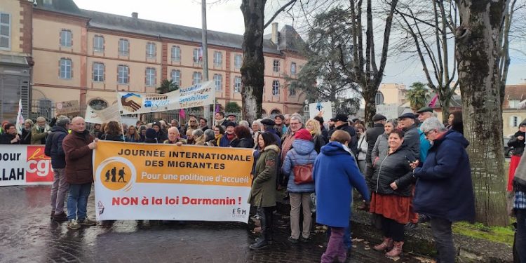 Une centaine de manifestants à Tarbes contre la loi immigration