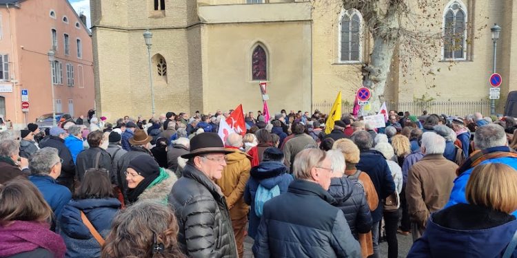 Plusieurs centaines de manifestants contre la loi immigration à Tarbes