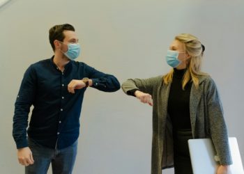 Les vaccins contre la COVID-19 ont sauvé au moins 1,4 million de vies en Europe