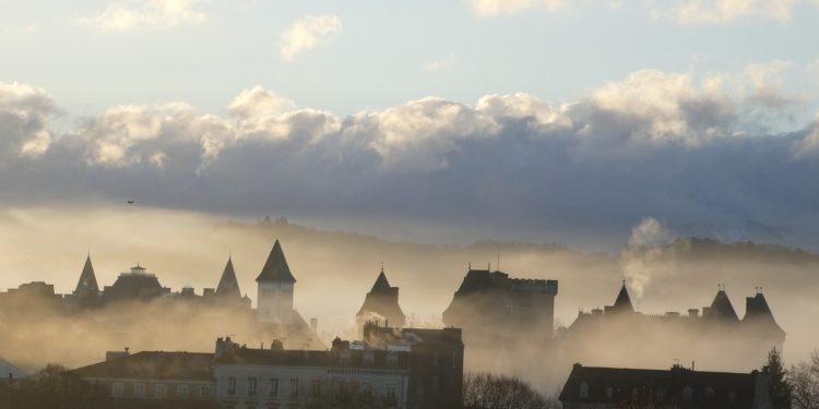 En gare de Pau, ivre, il pense avoir perdu son sac et agresse les contrôleurs