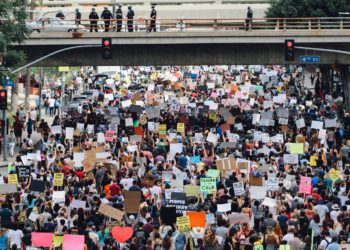 La hausse des atteintes aux droits et libertés inquiète la Défenseure des droits